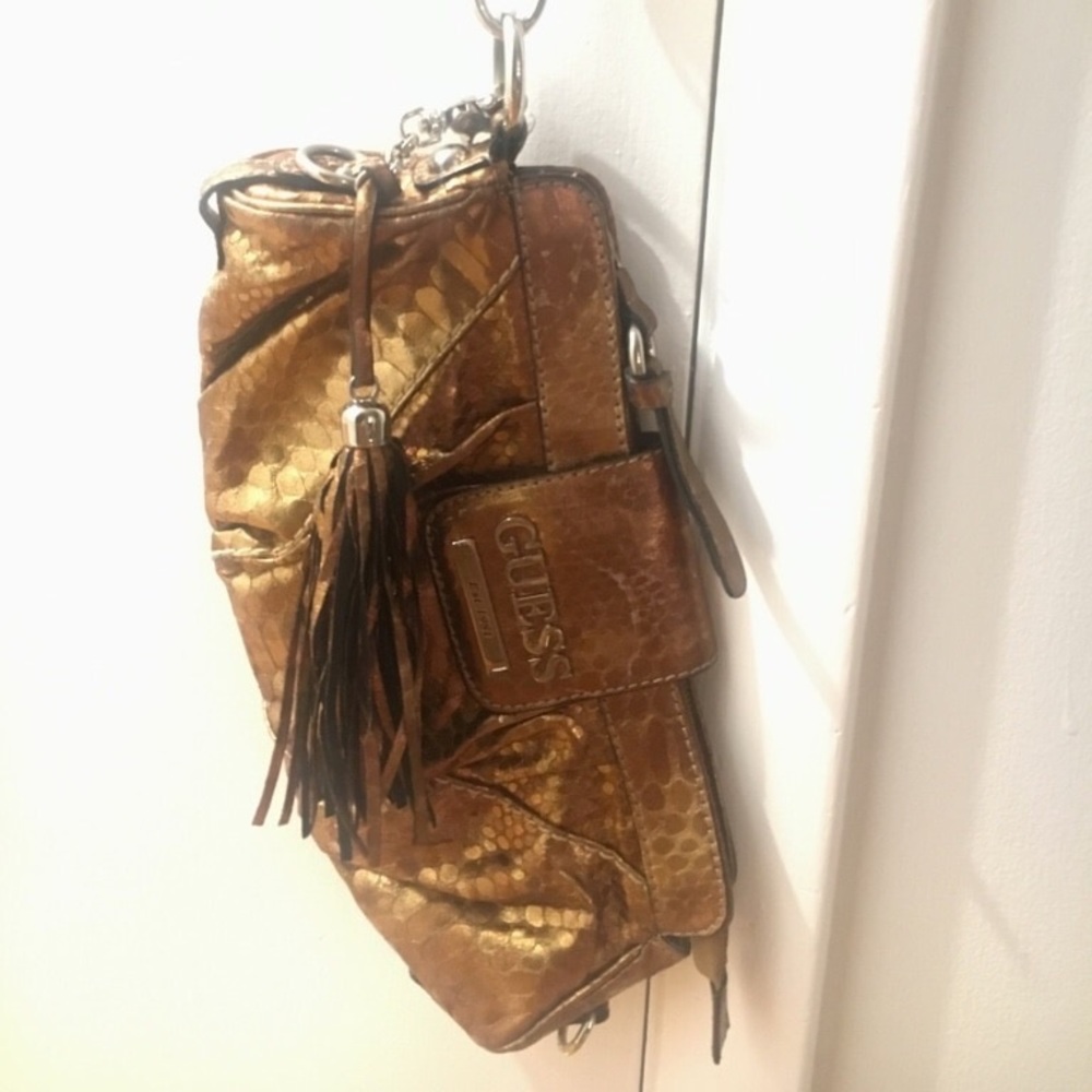 Guess clutch
